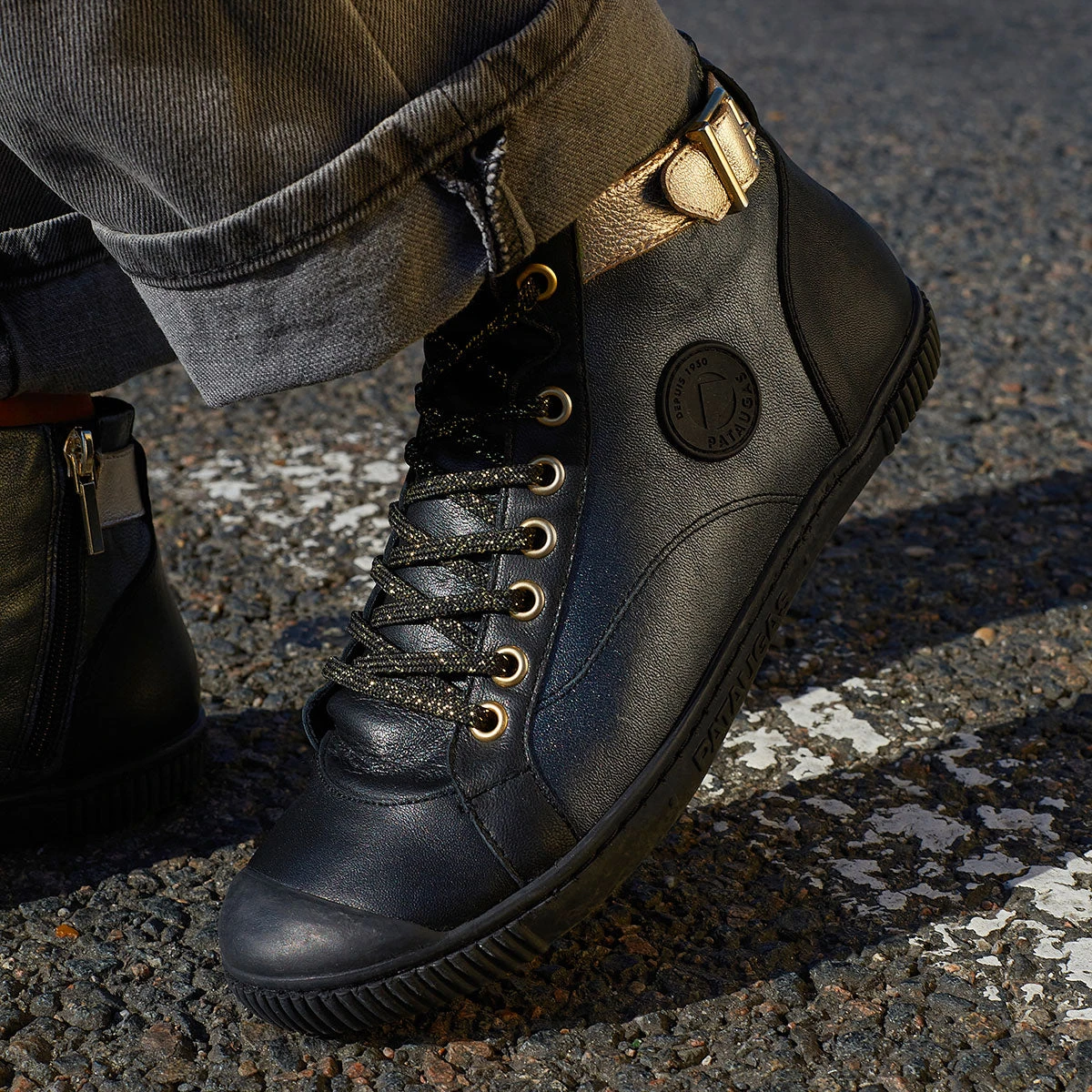 Pataugas BANJOU LATSA/MIX F4H NOIR/DORÉ – Image 3